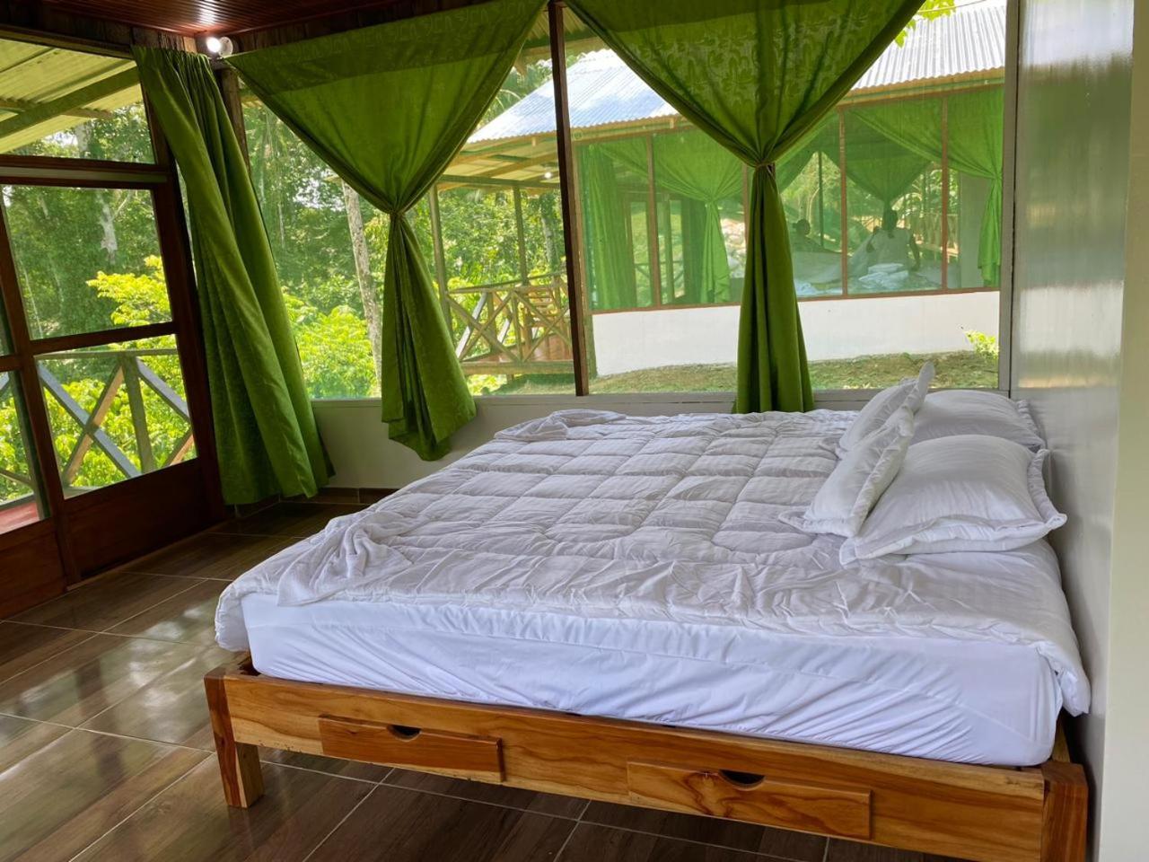 Amazon Acai Lodge Летисия Екстериор снимка